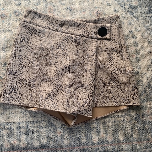 Zara snake print skirt/skort - Picture 2 of 4